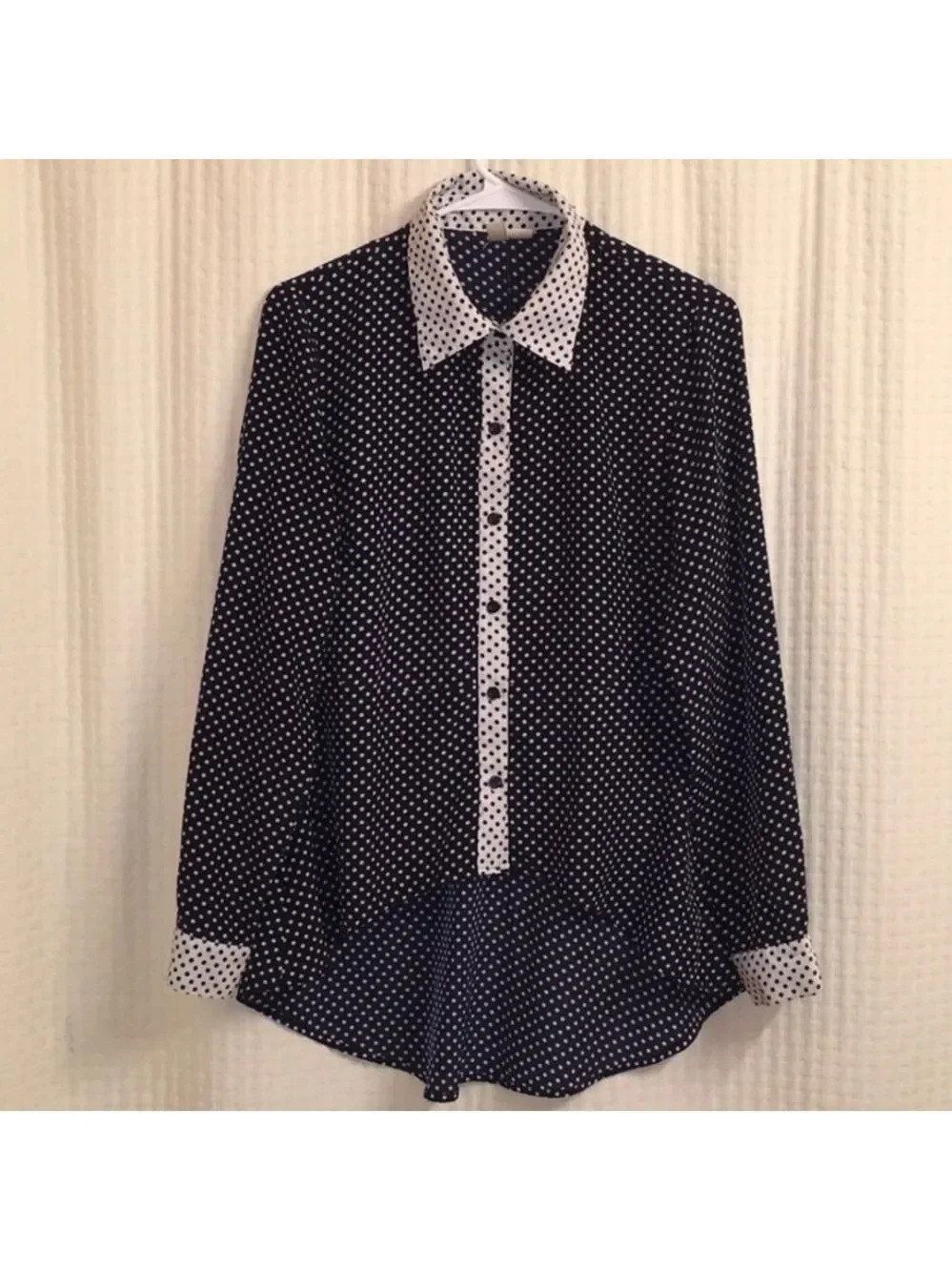 Forever 21 Modest womens size Medium polka dots dark blue white‎ button-d…